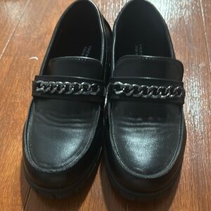GENTLY USED KIDS PENNY LOAFERS